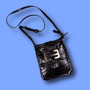 GUESS Y2K GRUNGE BLACK MESSENGER PURSE-  SHINEY PLEATHER FAUX SNAKESKIN MATERIAL